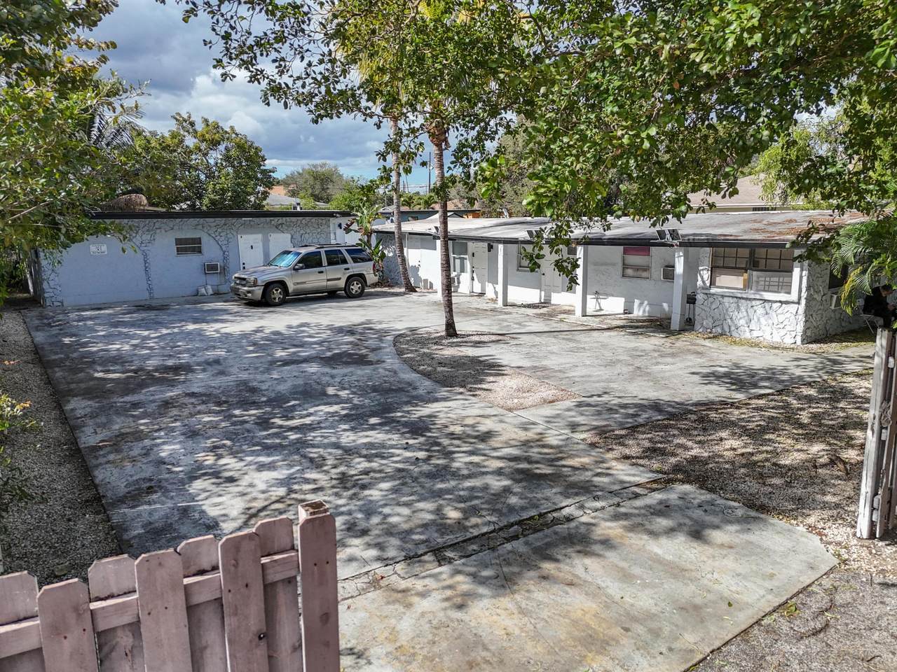 633 15th Avenue - Photo 1
