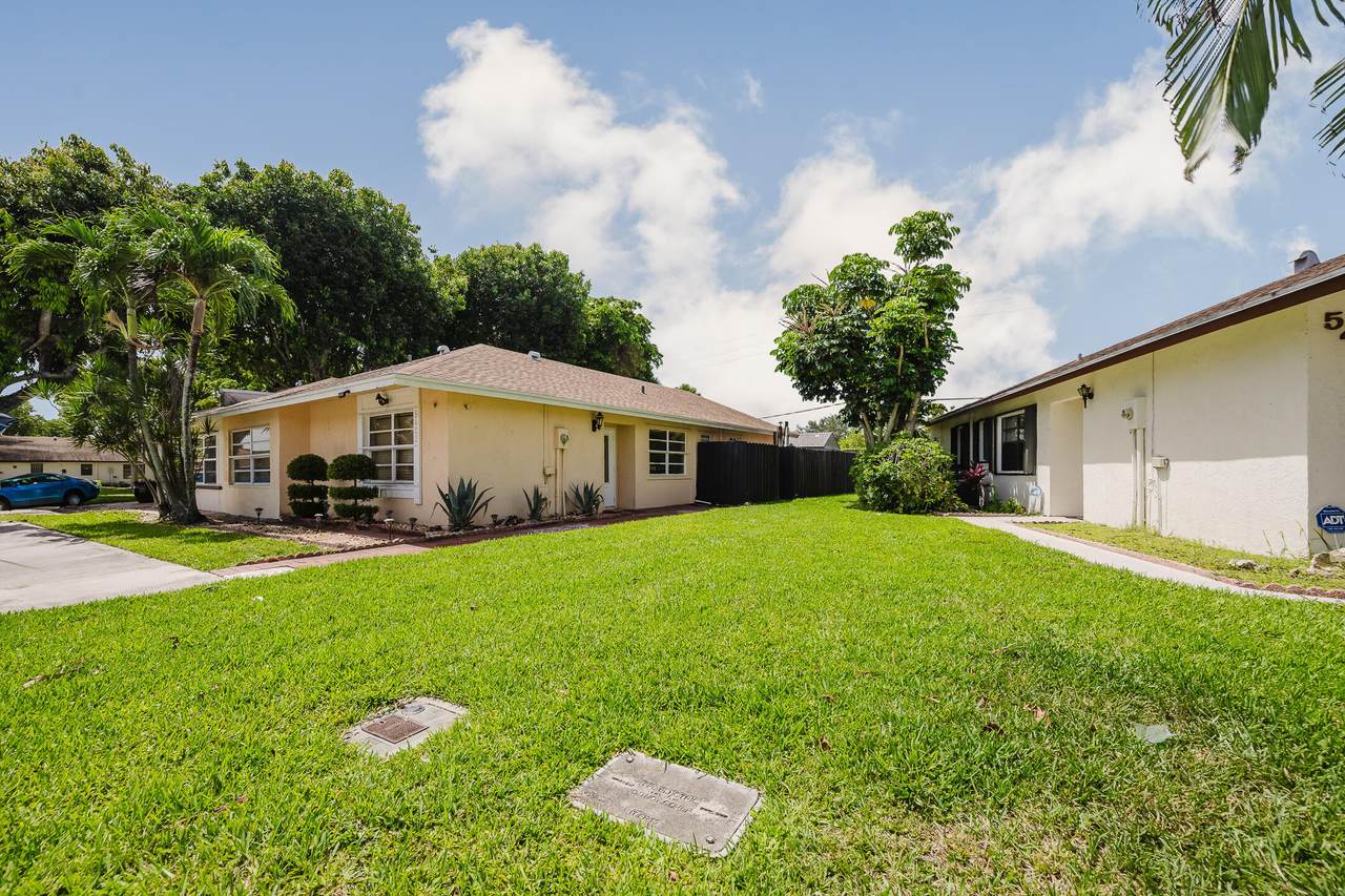 5402 Bonky Court - Photo 1