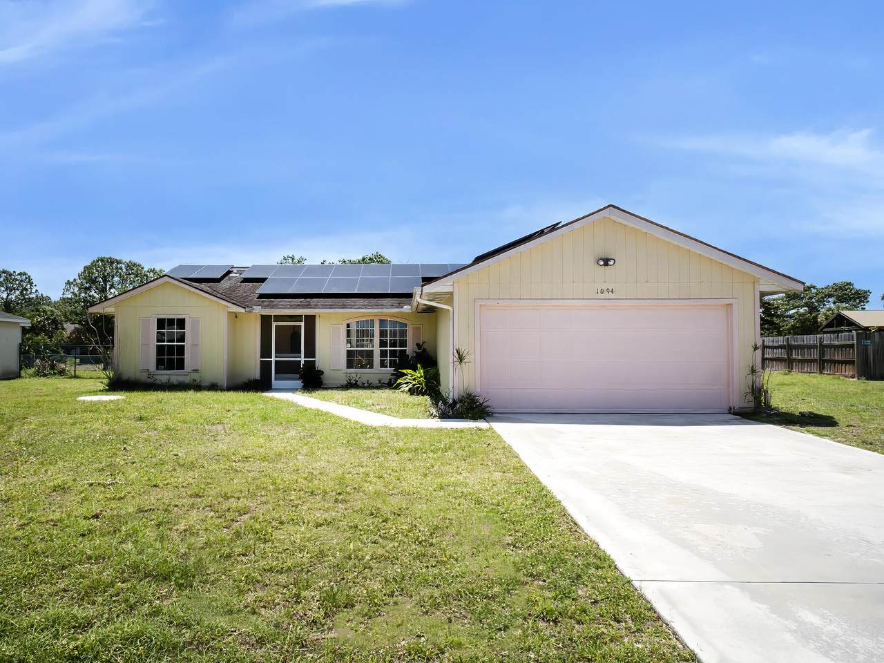 1094 Cairo Avenue - Photo 1