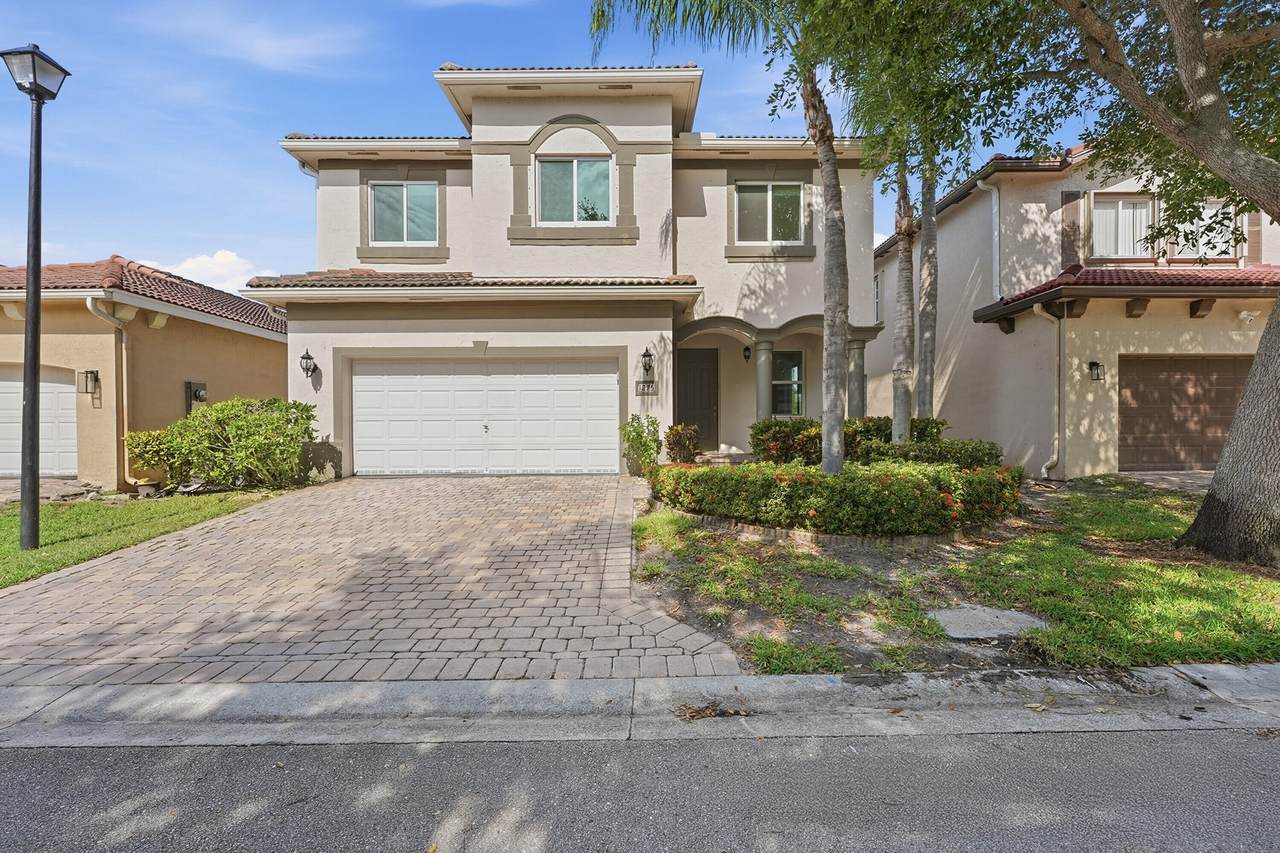 1275 Rosegate Boulevard - Photo 1