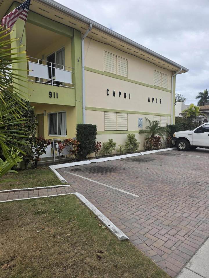 911 Federal Highway - Photo 1