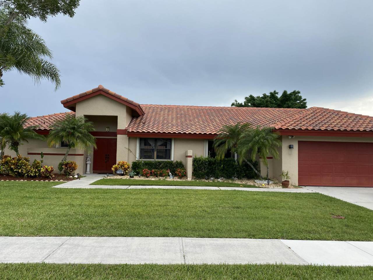 2153 Amesbury Circle - Photo 1