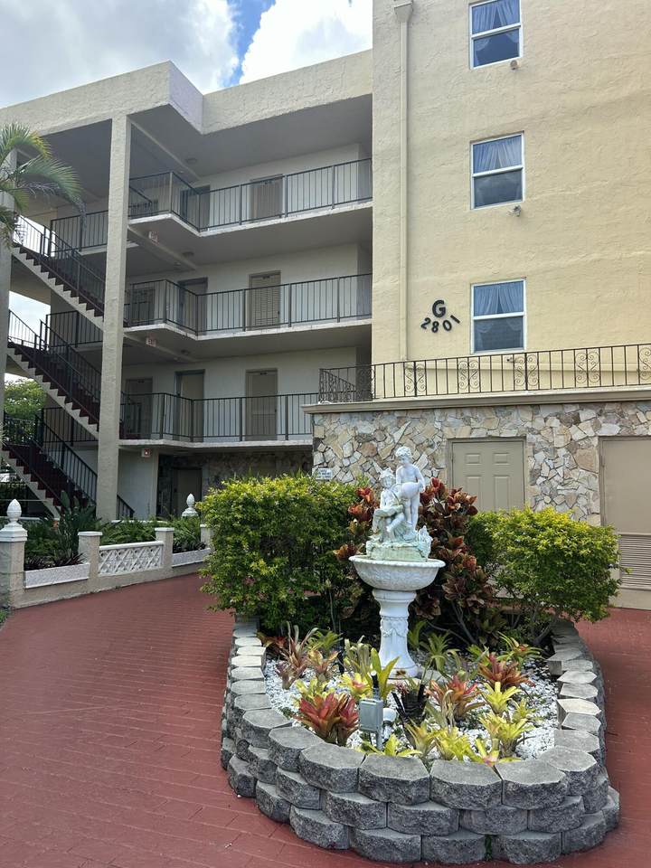 2801 Somerset Drive - Photo 1