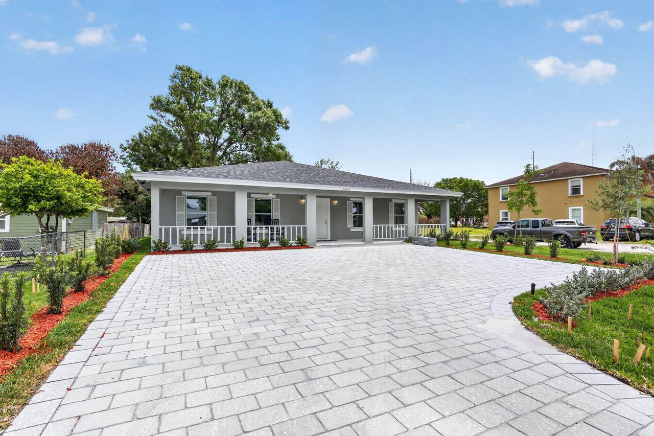 2206 34th Street - Photo 1