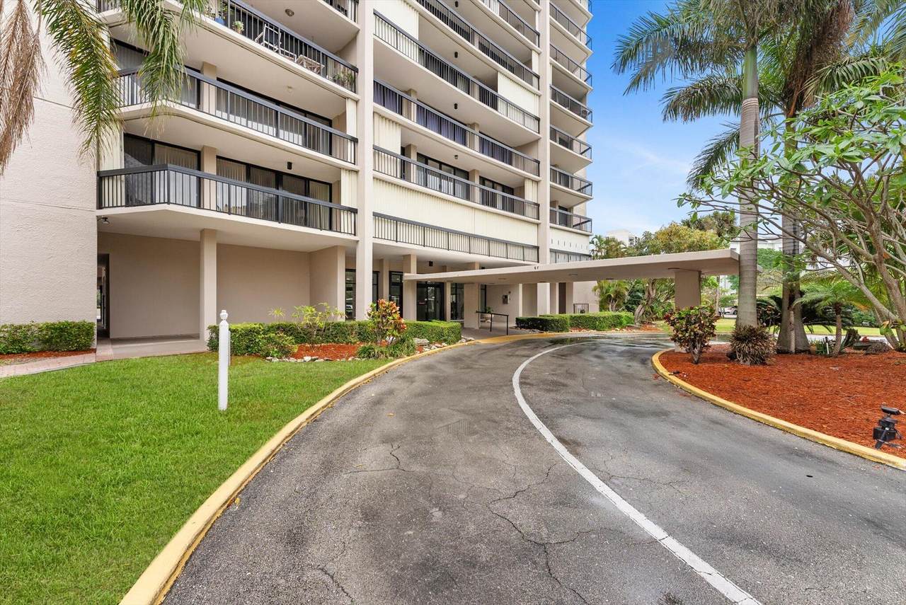 2425 Presidential Way - Photo 1
