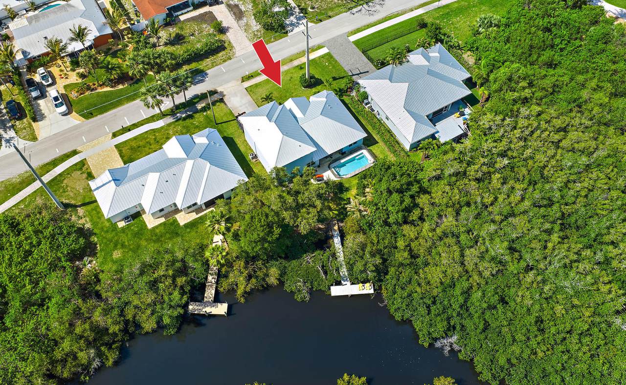 228 Indian Groves Drive - Photo 1