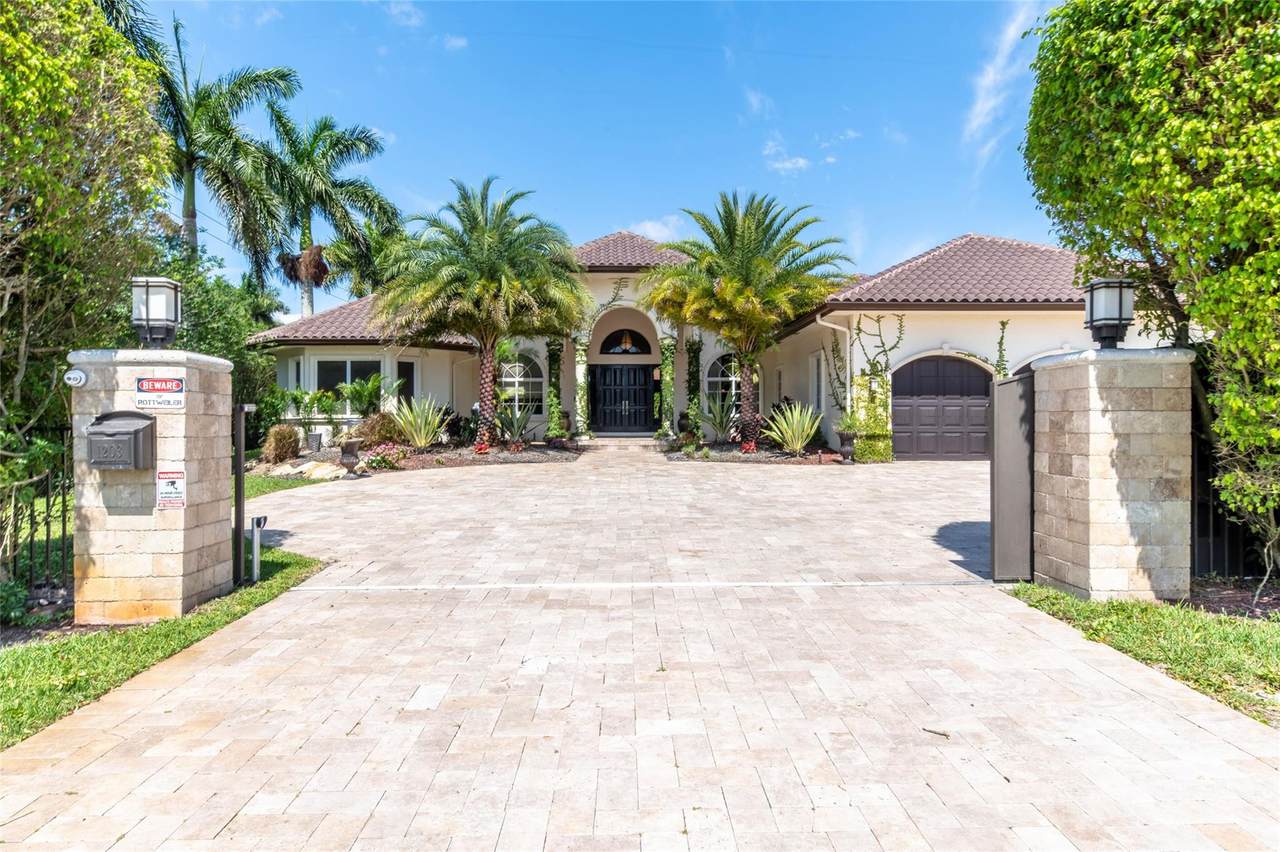 https://bt-photos.global.ssl.fastly.net/beaches/1280_boomver_1_B26023479-2.jpg
