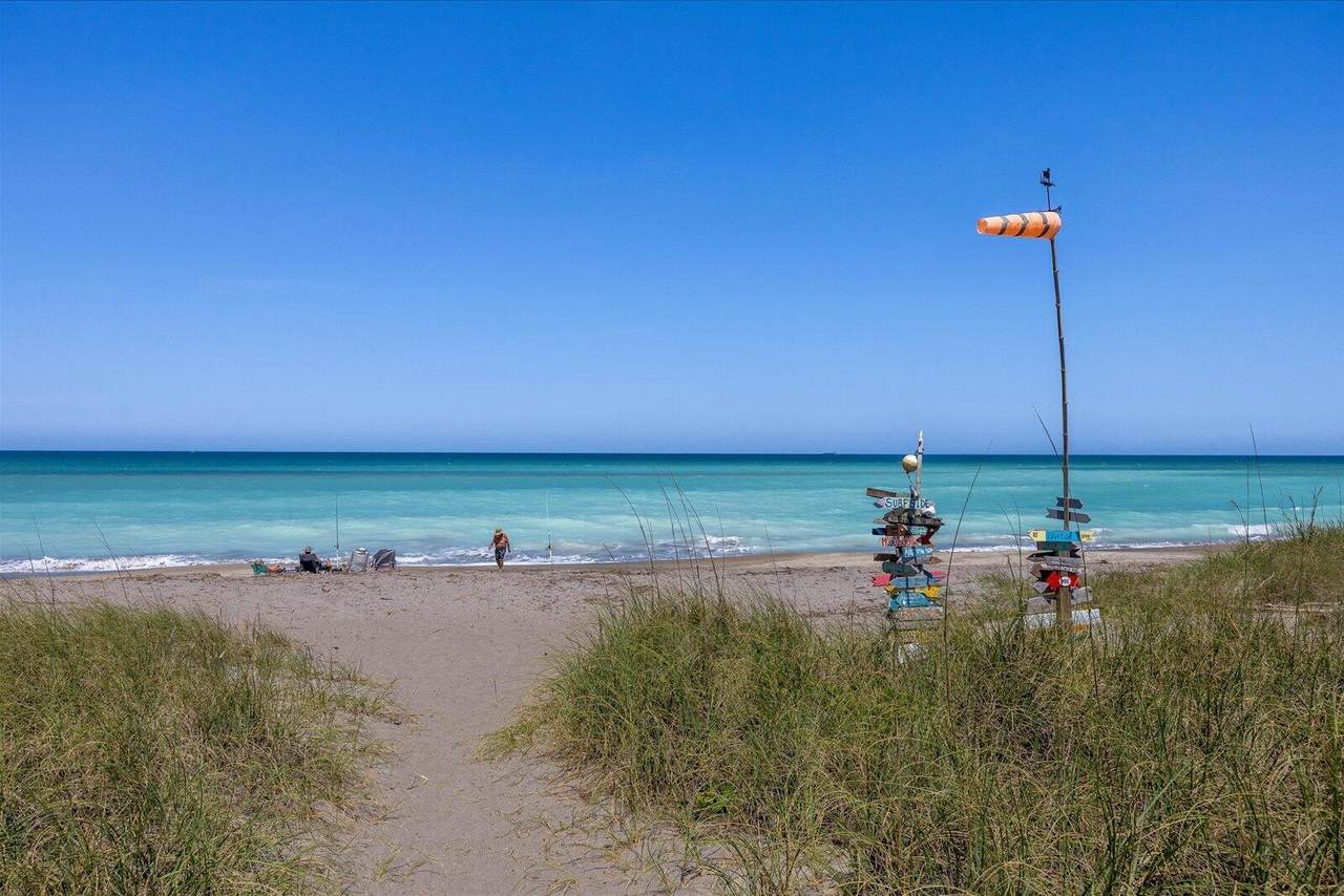 https://bt-photos.global.ssl.fastly.net/beaches/1280_boomver_1_B26023630-2.jpg