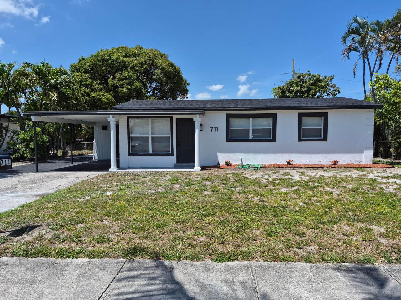 711 18th Street - Photo 1