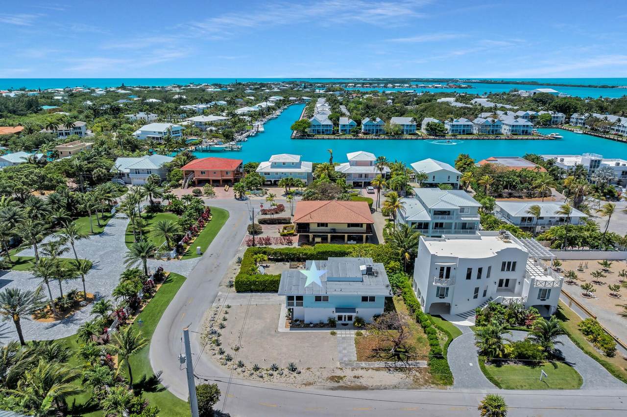 https://bt-photos.global.ssl.fastly.net/beaches/1280_boomver_1_B26024105-3.jpg