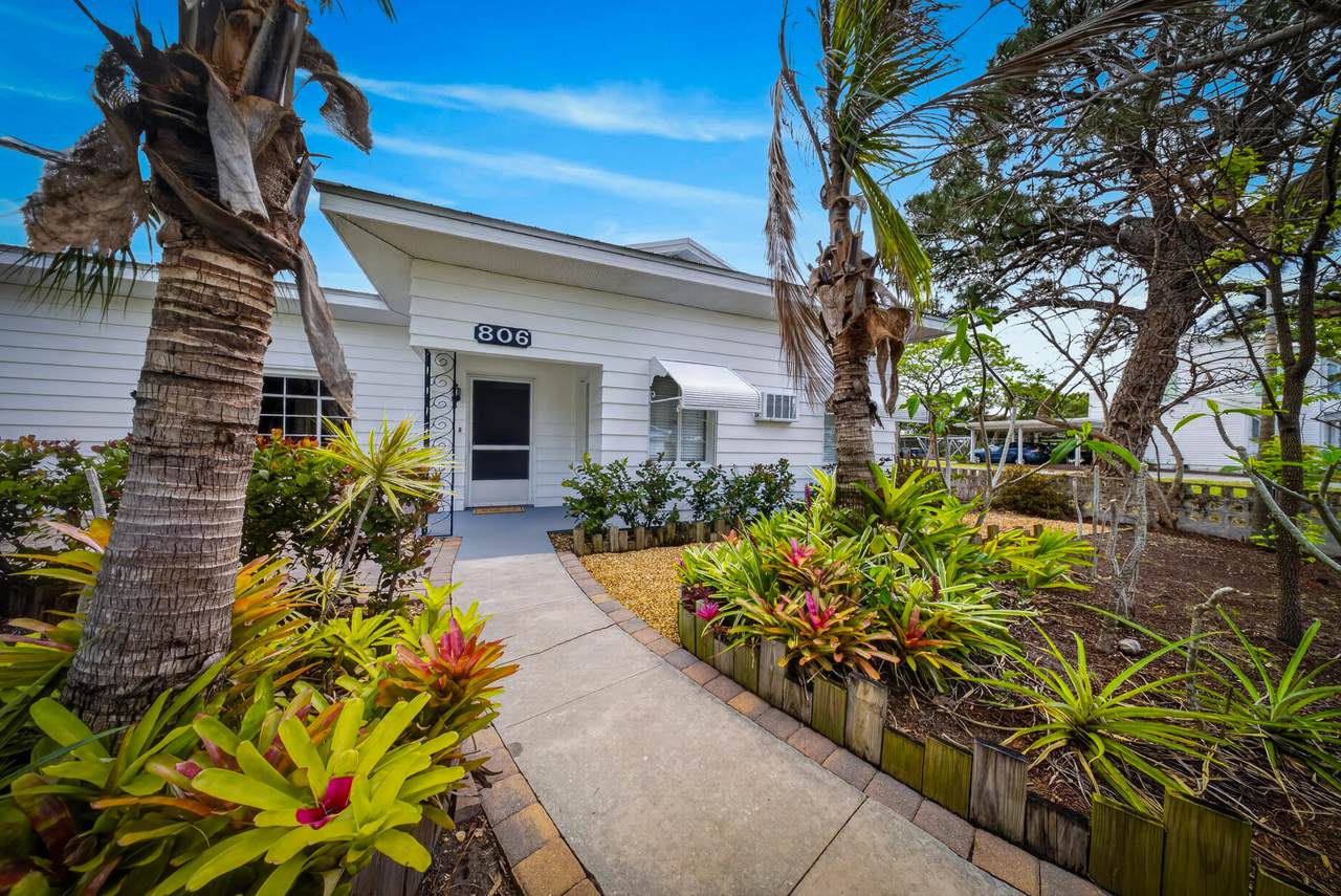 806 7th Street - Photo 1