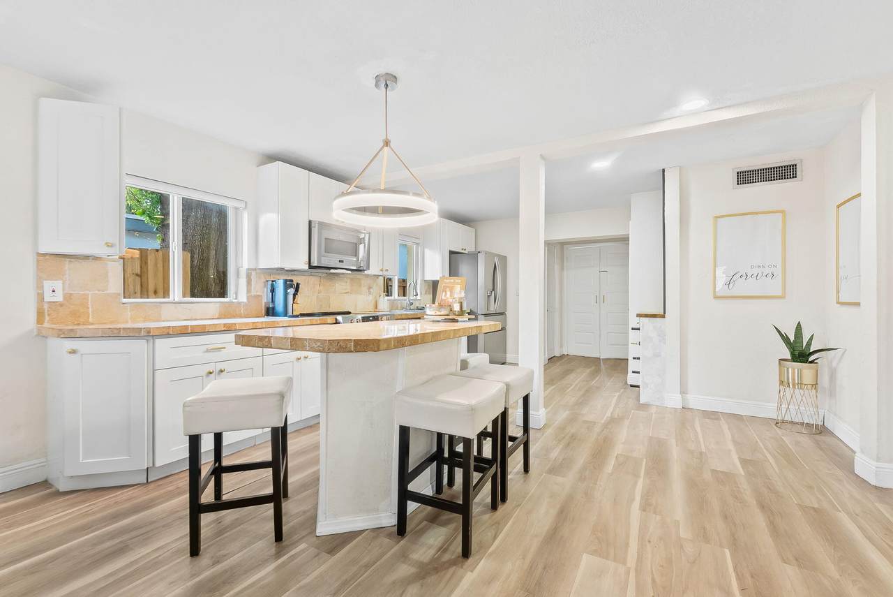 829 17th Street - Photo 1