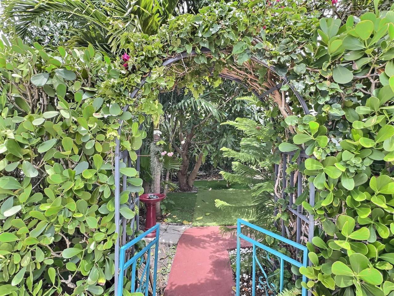 https://bt-photos.global.ssl.fastly.net/beaches/1280_boomver_1_B26024725-2.jpg