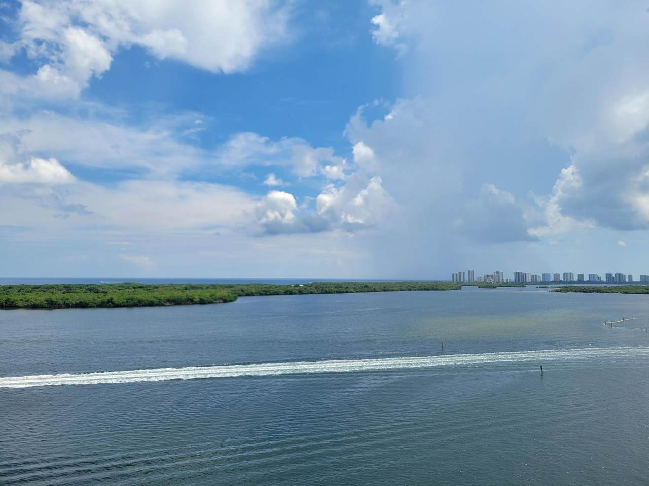 https://bt-photos.global.ssl.fastly.net/beaches/orig_boomver_1_B26024751-2.jpg