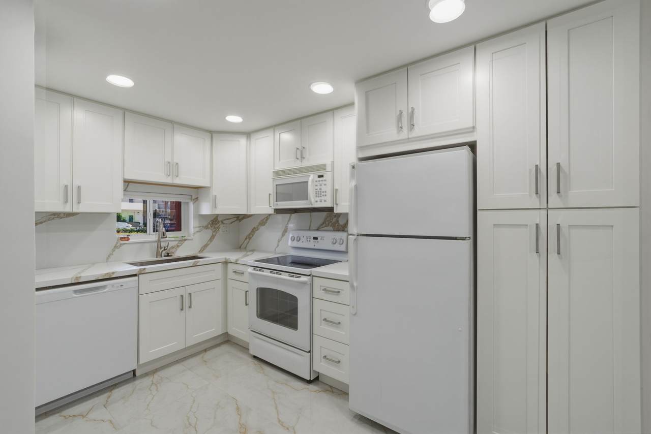 371 Hollybrook Drive - Photo 1