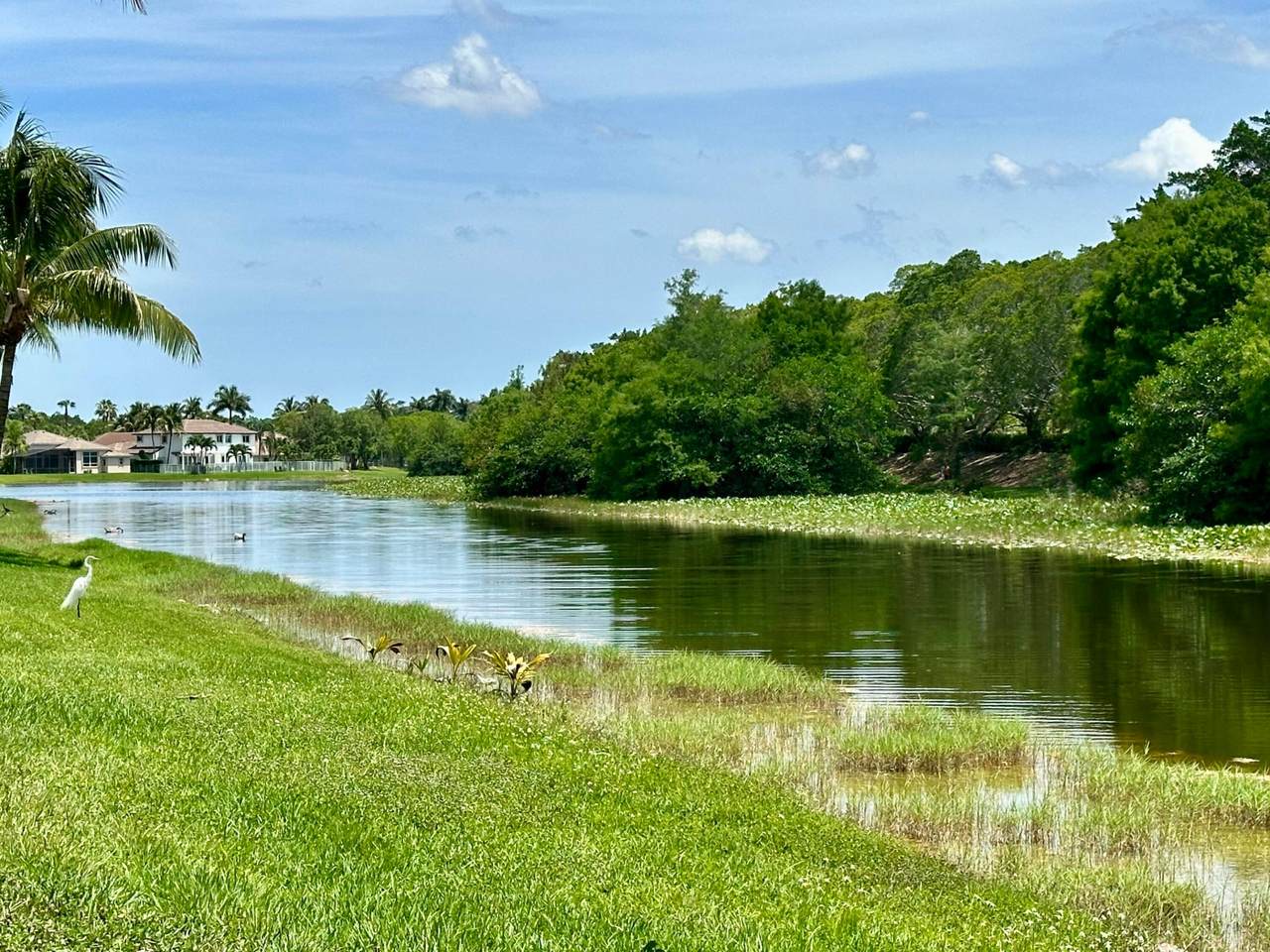 https://bt-photos.global.ssl.fastly.net/beaches/1280_boomver_1_B26025229-3.jpg