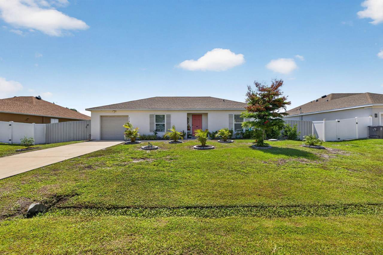 718 Curry Street - Photo 1