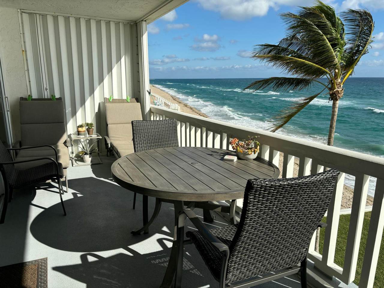 https://bt-photos.global.ssl.fastly.net/beaches/1280_boomver_1_B26025675-2.jpg