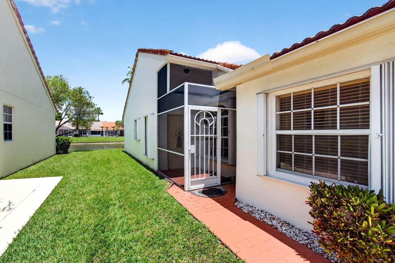 https://bt-photos.global.ssl.fastly.net/beaches/1280_boomver_1_B26025678-2.jpg