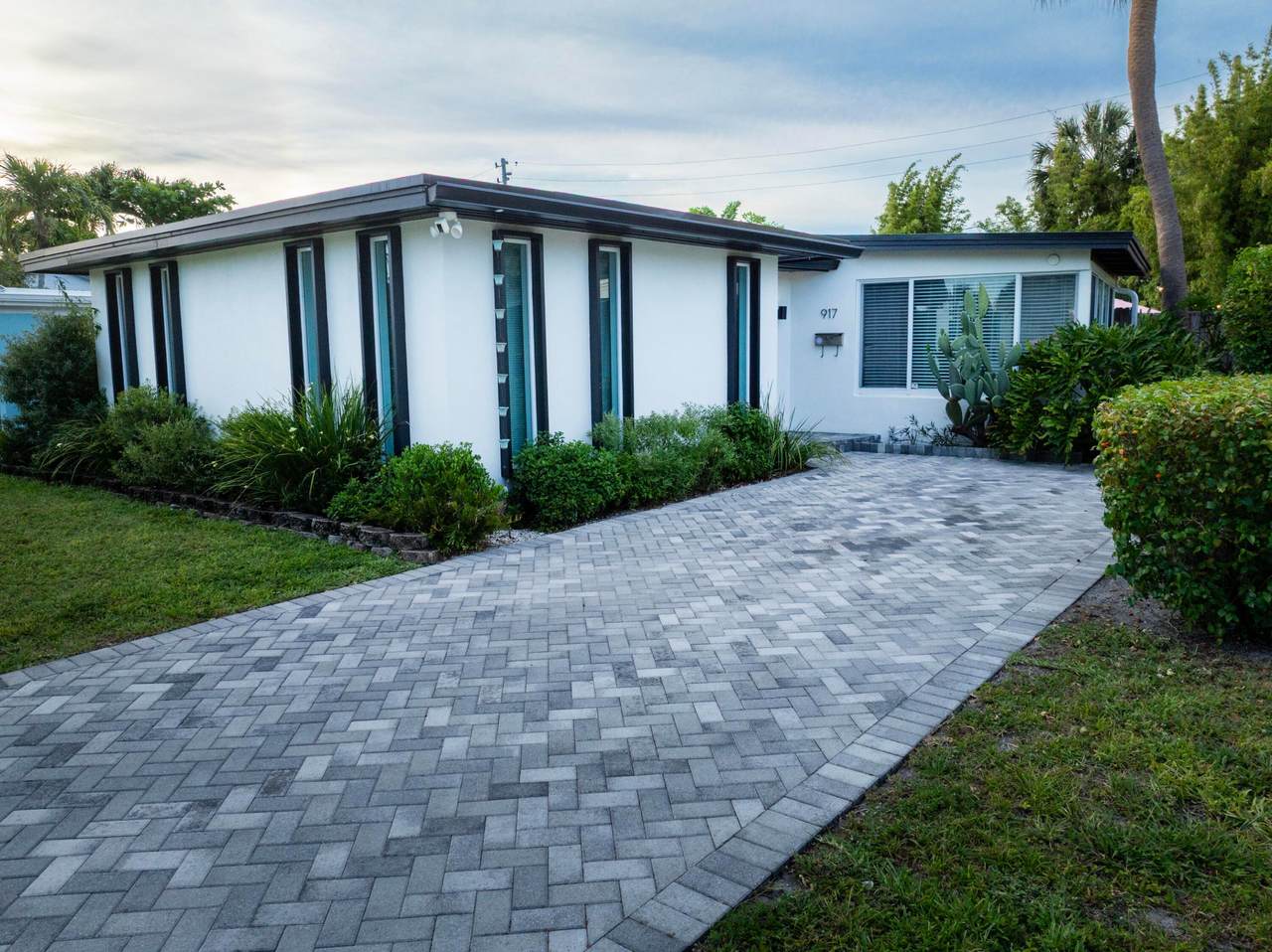 917 18th Street - Photo 1