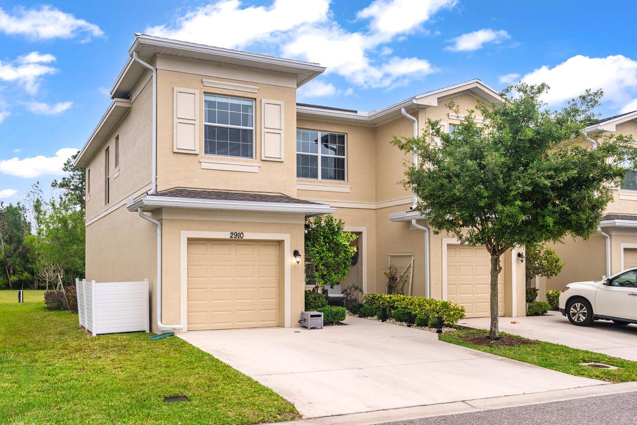 2910 Treviso Circle - Photo 1