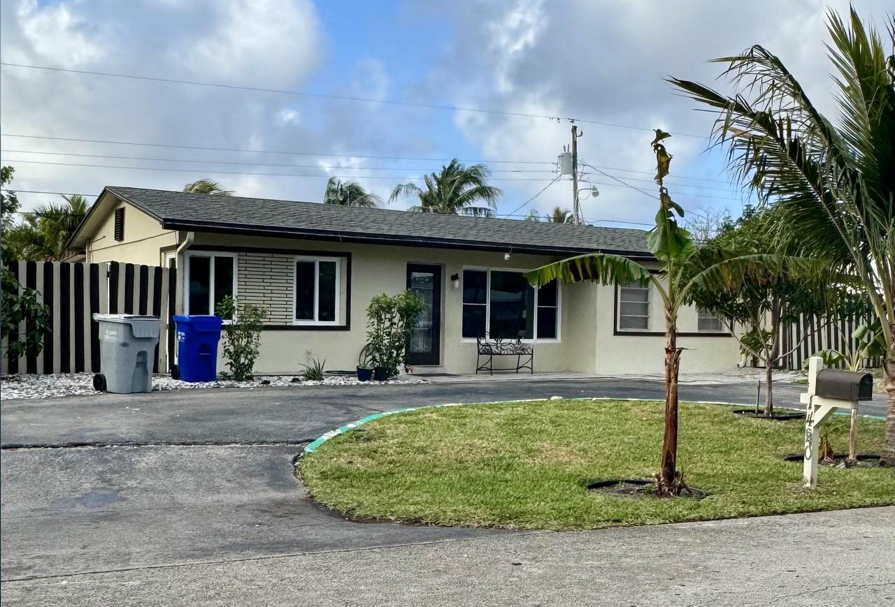1420 32nd Street - Photo 1