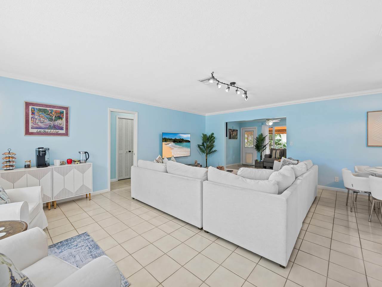 https://bt-photos.global.ssl.fastly.net/beaches/1280_boomver_1_B26026428-2.jpg