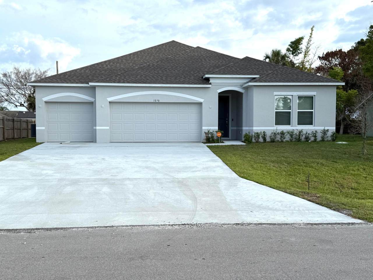 1070 Versailles Avenue - Photo 1