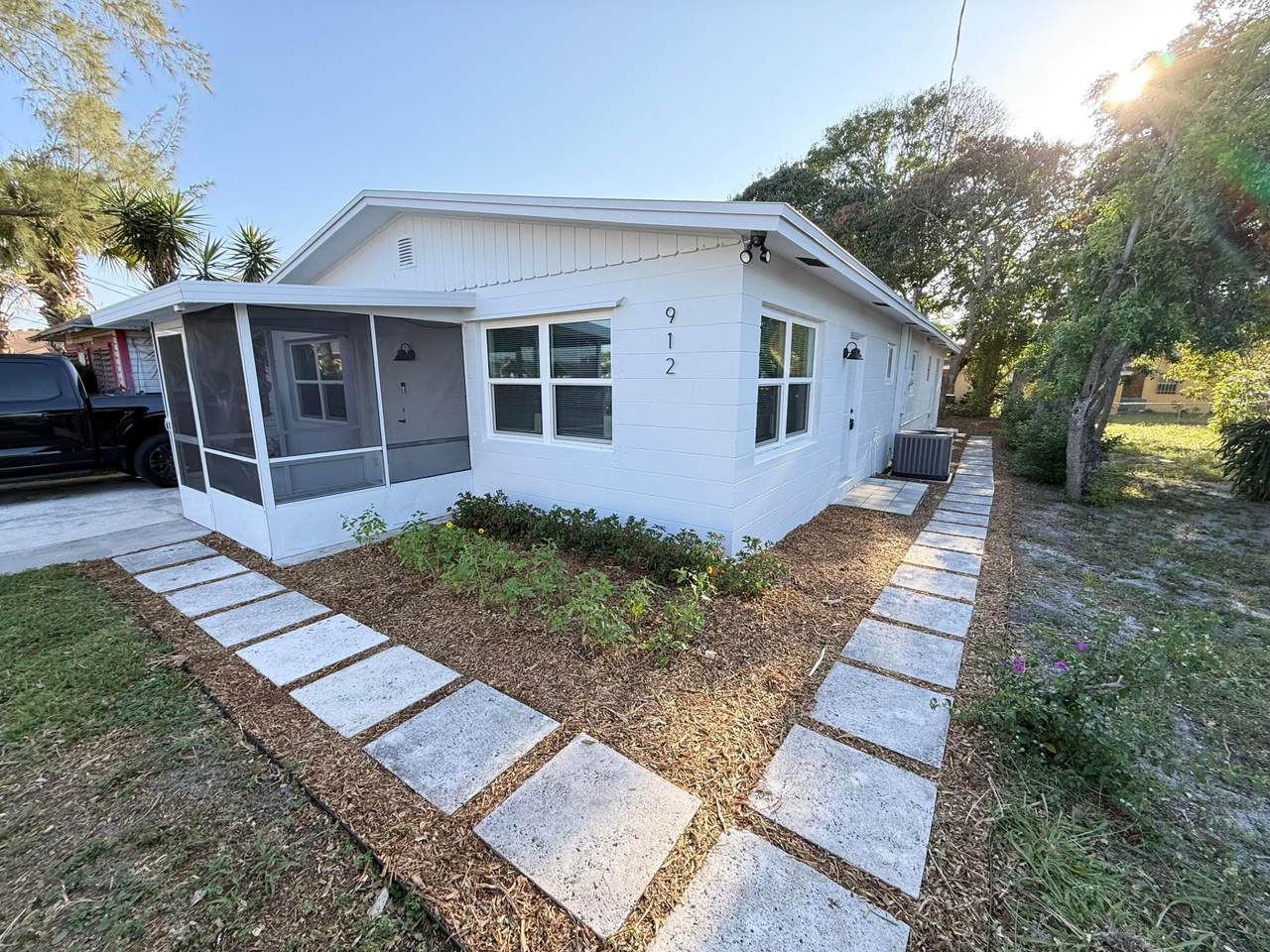 912 Tarpon Avenue - Photo 1