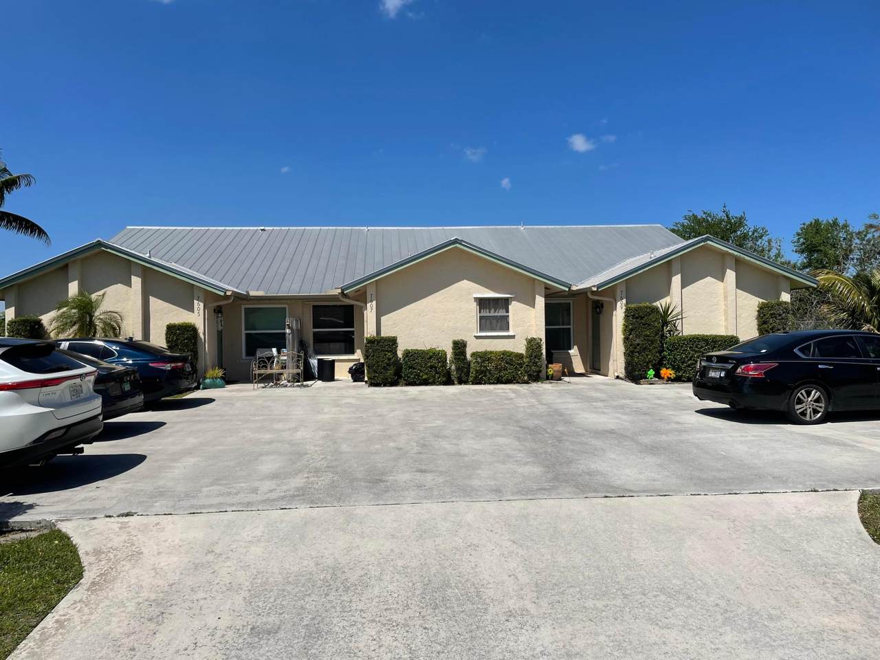 7607 Hobe Terrace - Photo 1