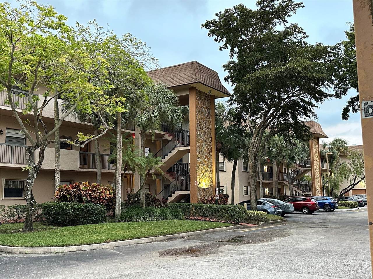 6090 Sabal Palm Boulevard - Photo 1