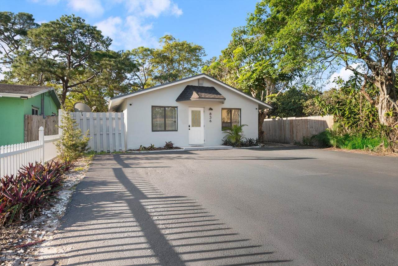 836 13th Court - Photo 1