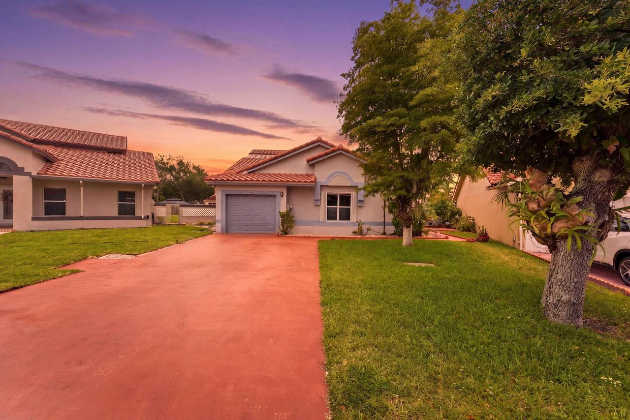 19035 54th Place - Photo 1
