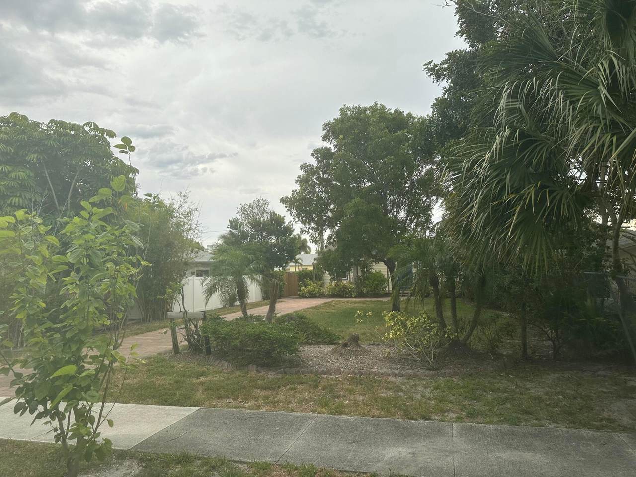 https://bt-photos.global.ssl.fastly.net/beaches/1280_boomver_1_B26028217-2.jpg