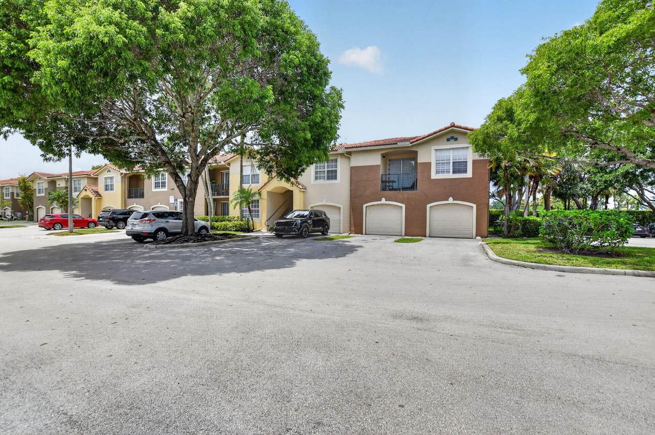 15085 Michelangelo Boulevard - Photo 1