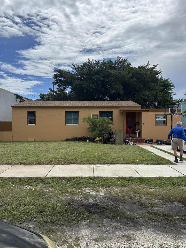 2114 Dewey Street - Photo 1