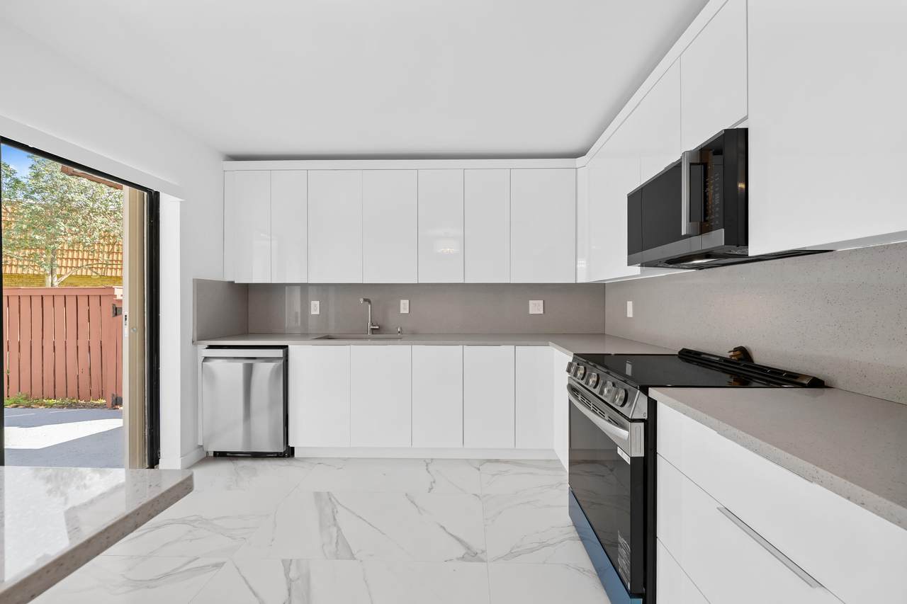 https://bt-photos.global.ssl.fastly.net/beaches/1280_boomver_1_B26028803-2.jpg