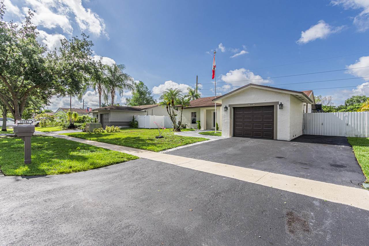 16942 5th Way - Photo 1