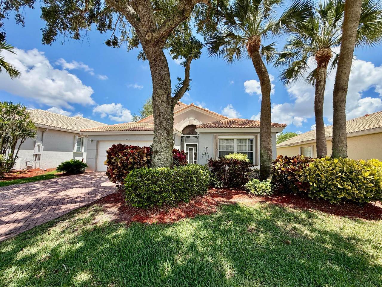 10921 Royal Caribbean Circle - Photo 1