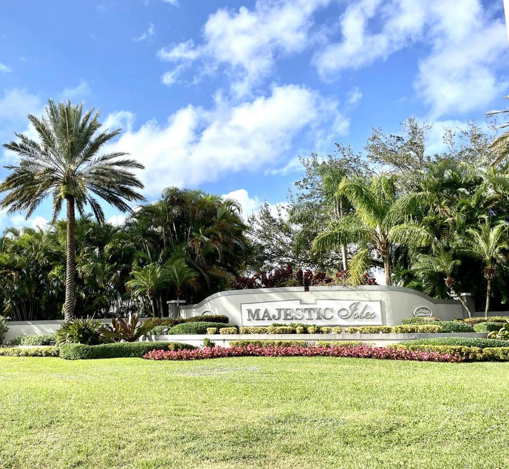 https://bt-photos.global.ssl.fastly.net/beaches/1280_boomver_1_B26028869-2.jpg