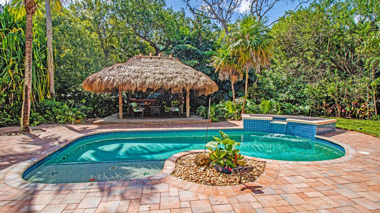 https://bt-photos.global.ssl.fastly.net/beaches/1280_boomver_1_B26028952-2.jpg