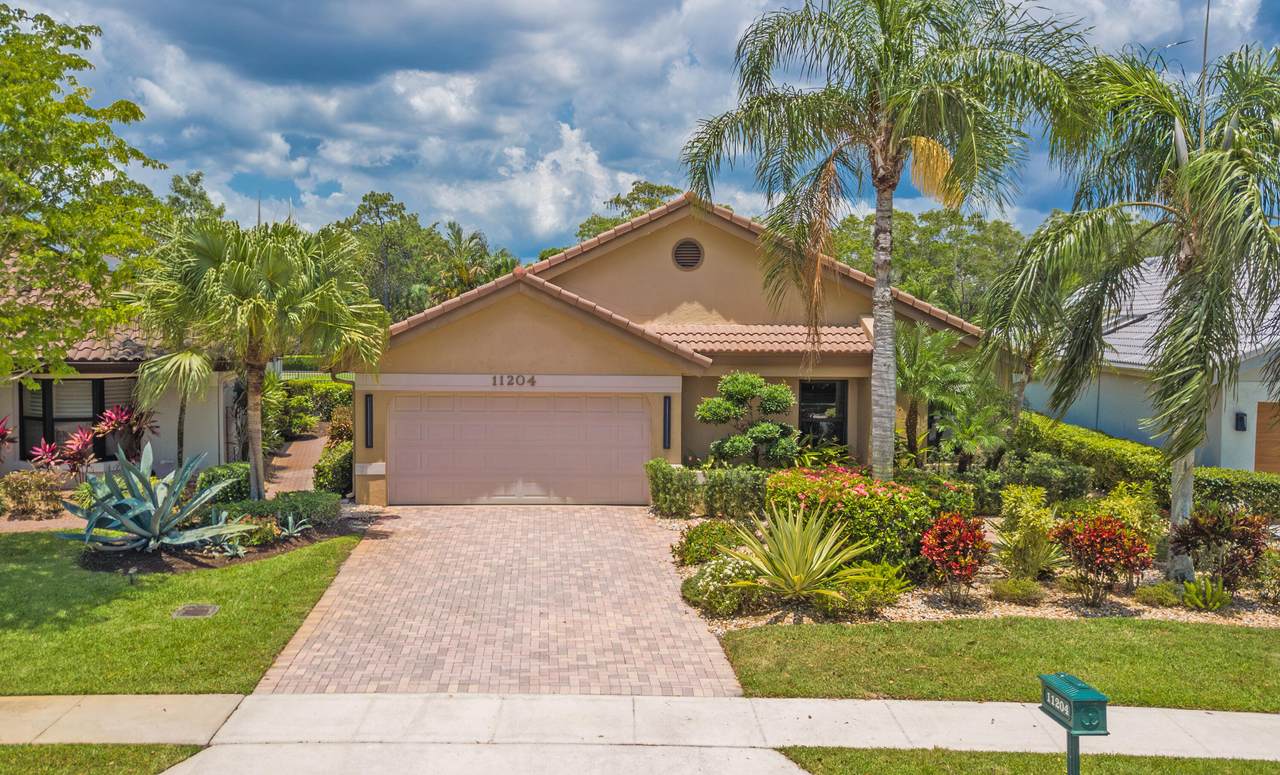 11204 Cloverleaf Circle - Photo 1