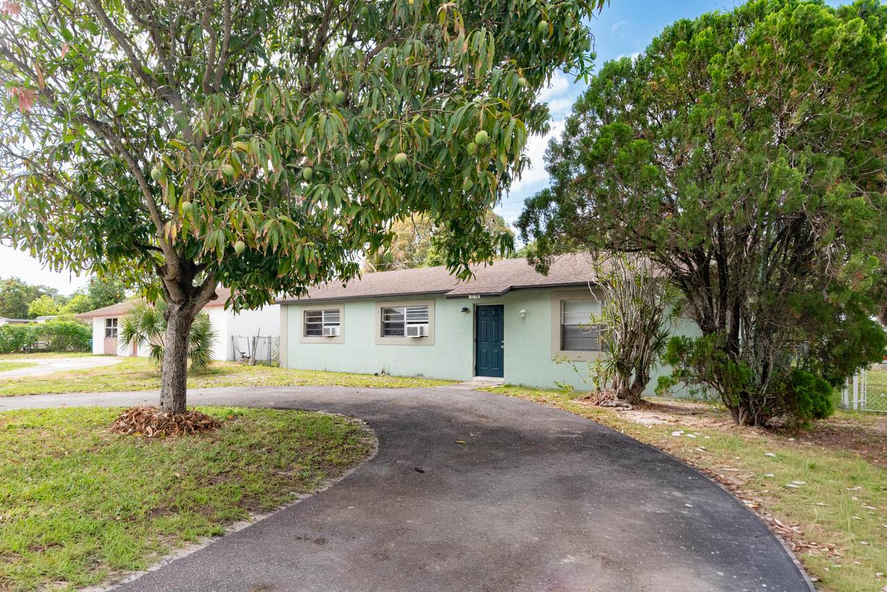 1218 Giller Avenue - Photo 1