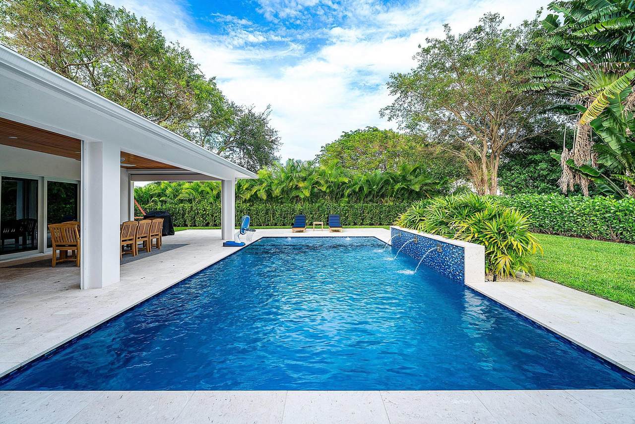 https://bt-photos.global.ssl.fastly.net/beaches/1280_boomver_1_B26029306-2.jpg