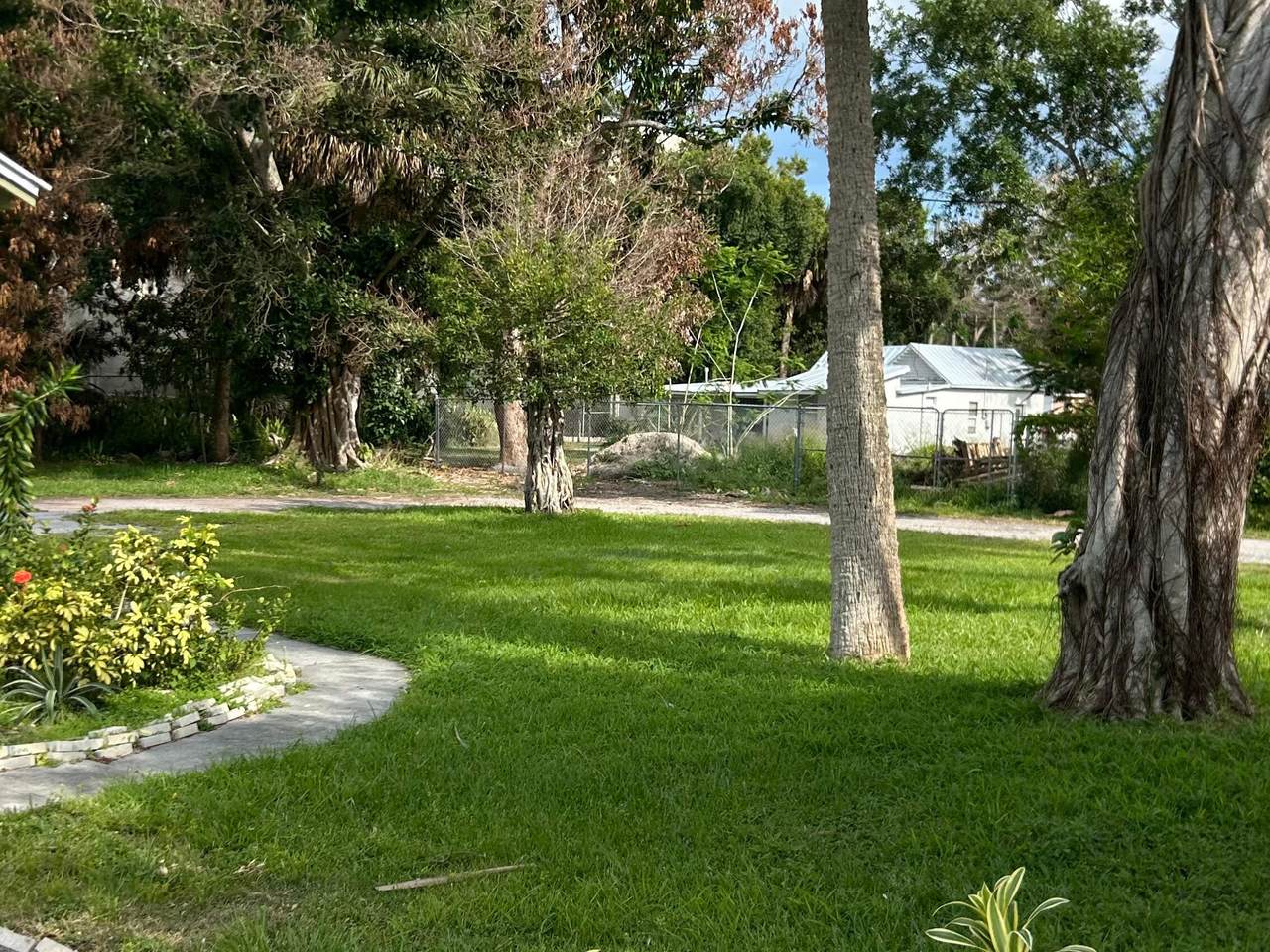 https://bt-photos.global.ssl.fastly.net/beaches/1280_boomver_1_B26029589-2.jpg