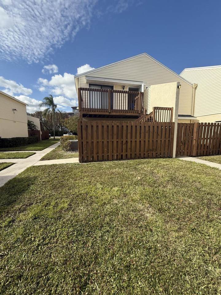 633 Executive Center Drive - Photo 1