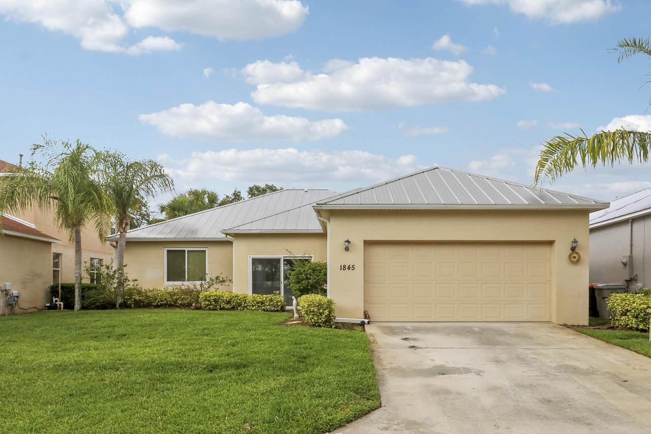 1845 Pointe West Way - Photo 1
