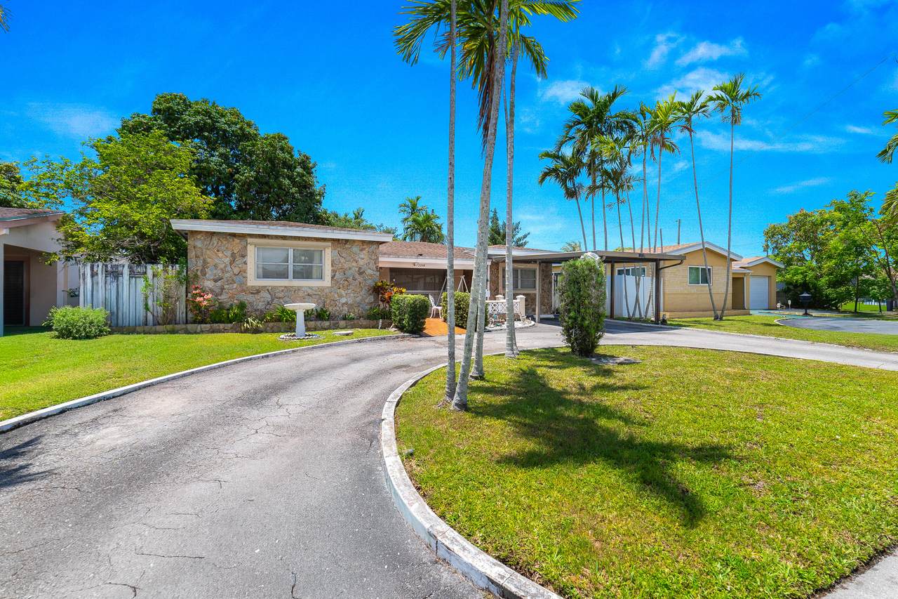 2210 Everglades Drive - Photo 1