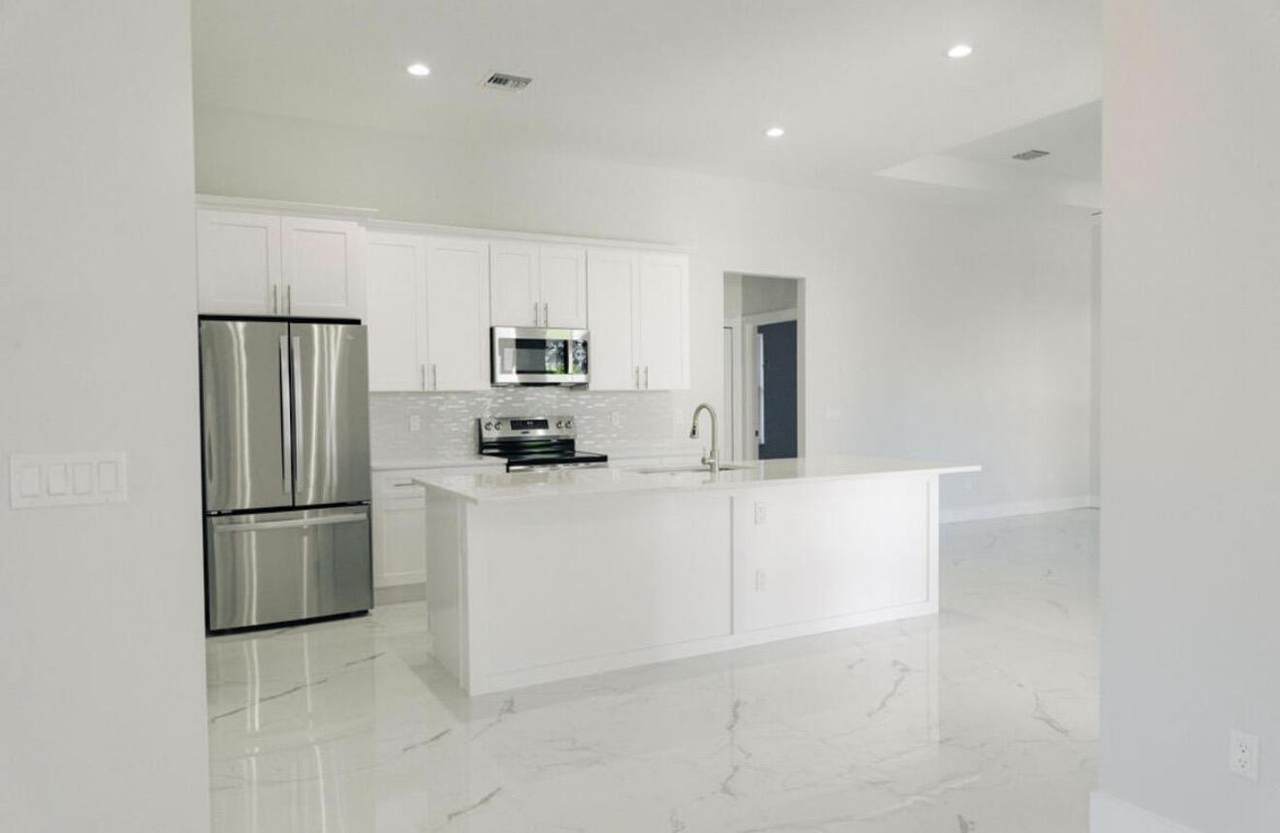 1221 Alcantarra Boulevard - Photo 1