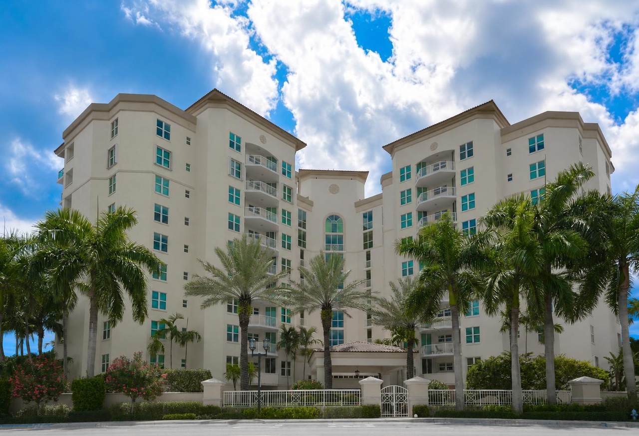 550 Mizner Boulevard - Photo 1